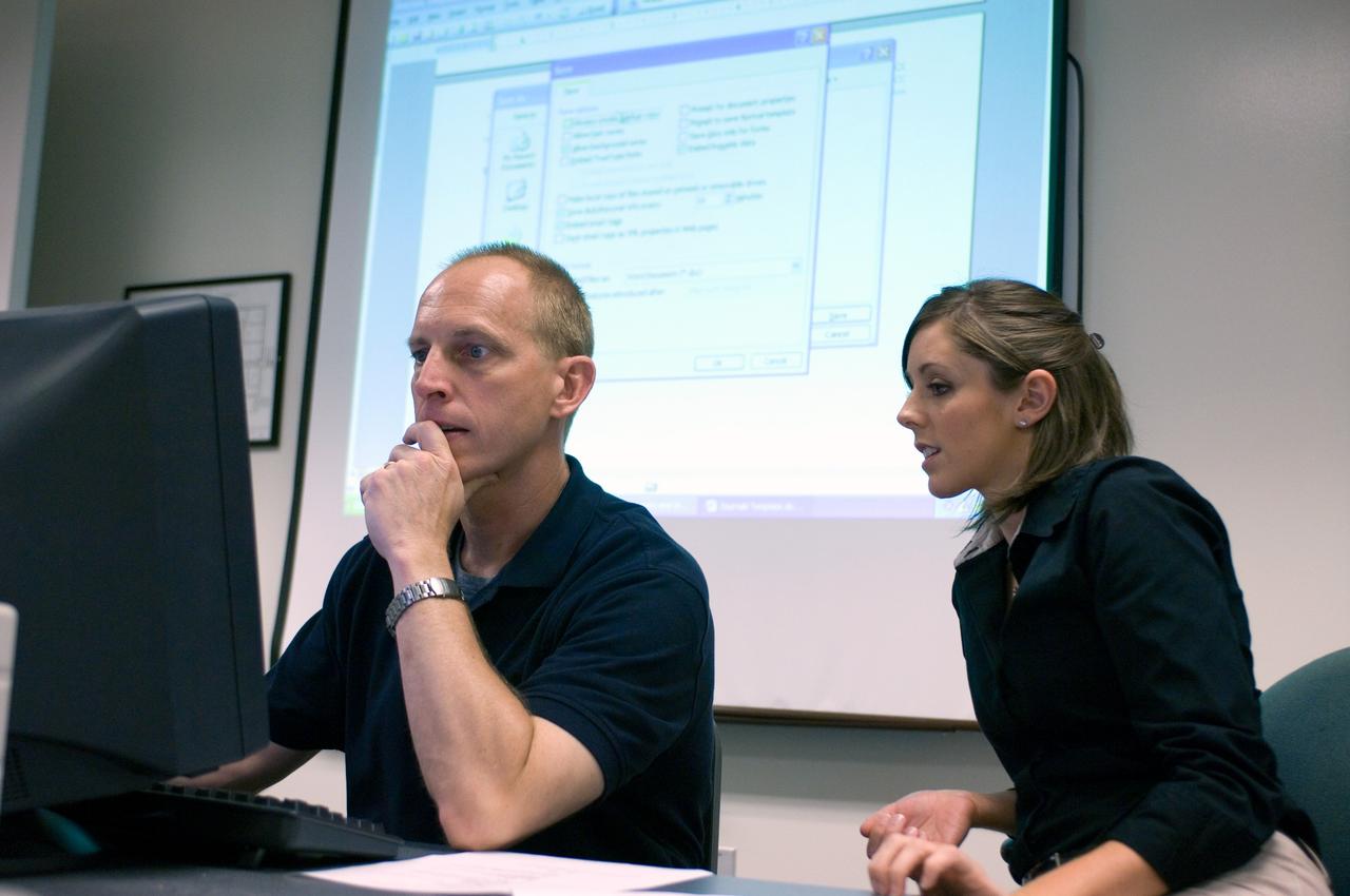 JSC2006-E-20053 (24 May 2006) --- Astronaut Clayton C. Anderson, Expedition 14 backup flight engineer, participates in Journals experiment overview training in the Flight Operations Facility at Johnson Space Center. This type of training is a presentation format regarding the experiment objectives and tools. Training instructor Lindsay Kirschner assisted Anderson.