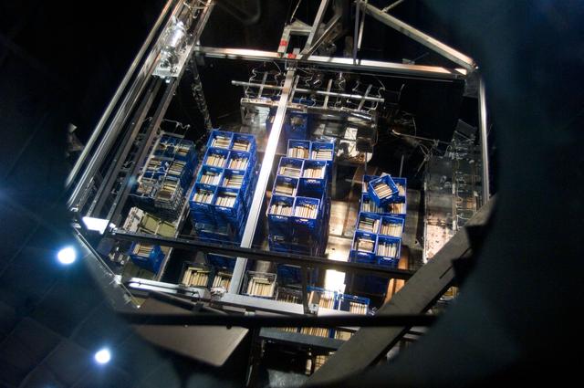 NASA image: Vacuum Chamber Documentation for U of H Collection