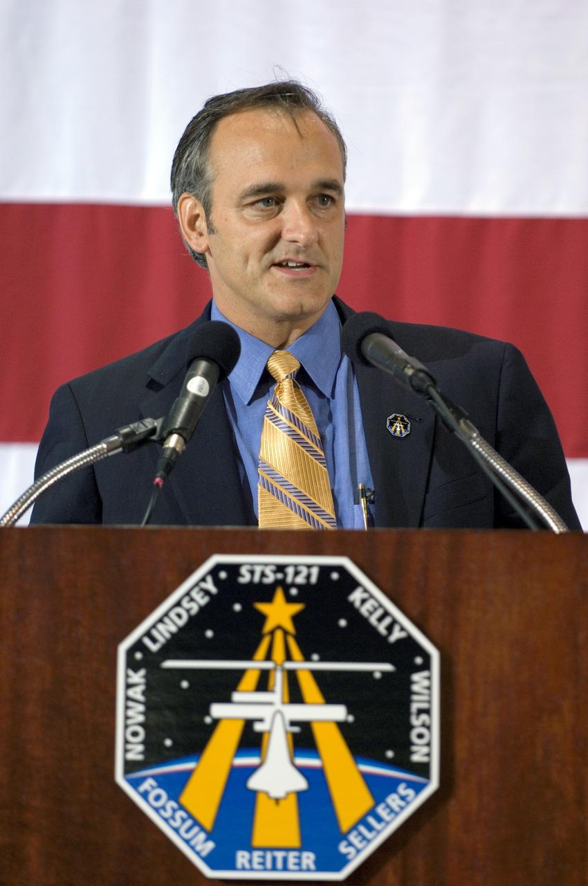 JSC2006-E-28432 (18 July 2006) --- NASA associate administrator Rex Geveden speaks from a lectern in Ellington Field's Hangar 276 near Johnson Space Center during the STS-121 crew return ceremonies.