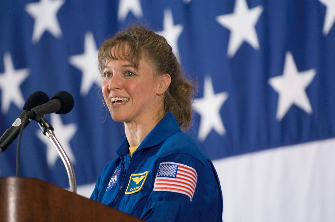 JSC2006-E-28451 (18 July 2006) --- Astronaut Lisa M. Nowak, STS-121 mission specialist, speaks from a lectern in Ellington Field's Hangar 276 near Johnson Space Center during the STS-121 crew return ceremonies.