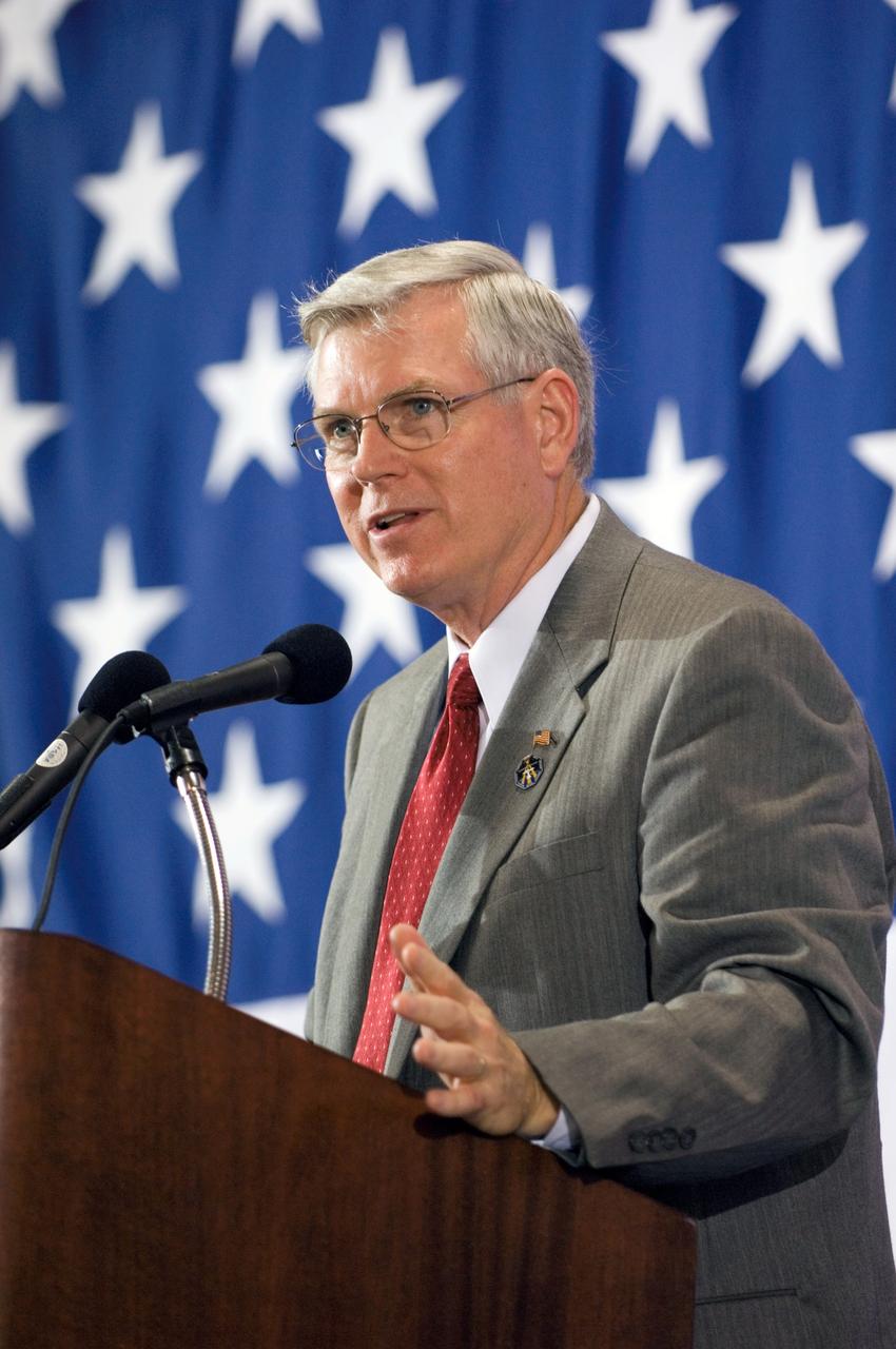 JSC2006-E-28459 (18 July 2006) --- Johnson Space Center's (JSC) Director Michael L. Coats speaks from a lectern in Ellington Field's Hangar 276 near JSC during the STS-121 crew return ceremonies.