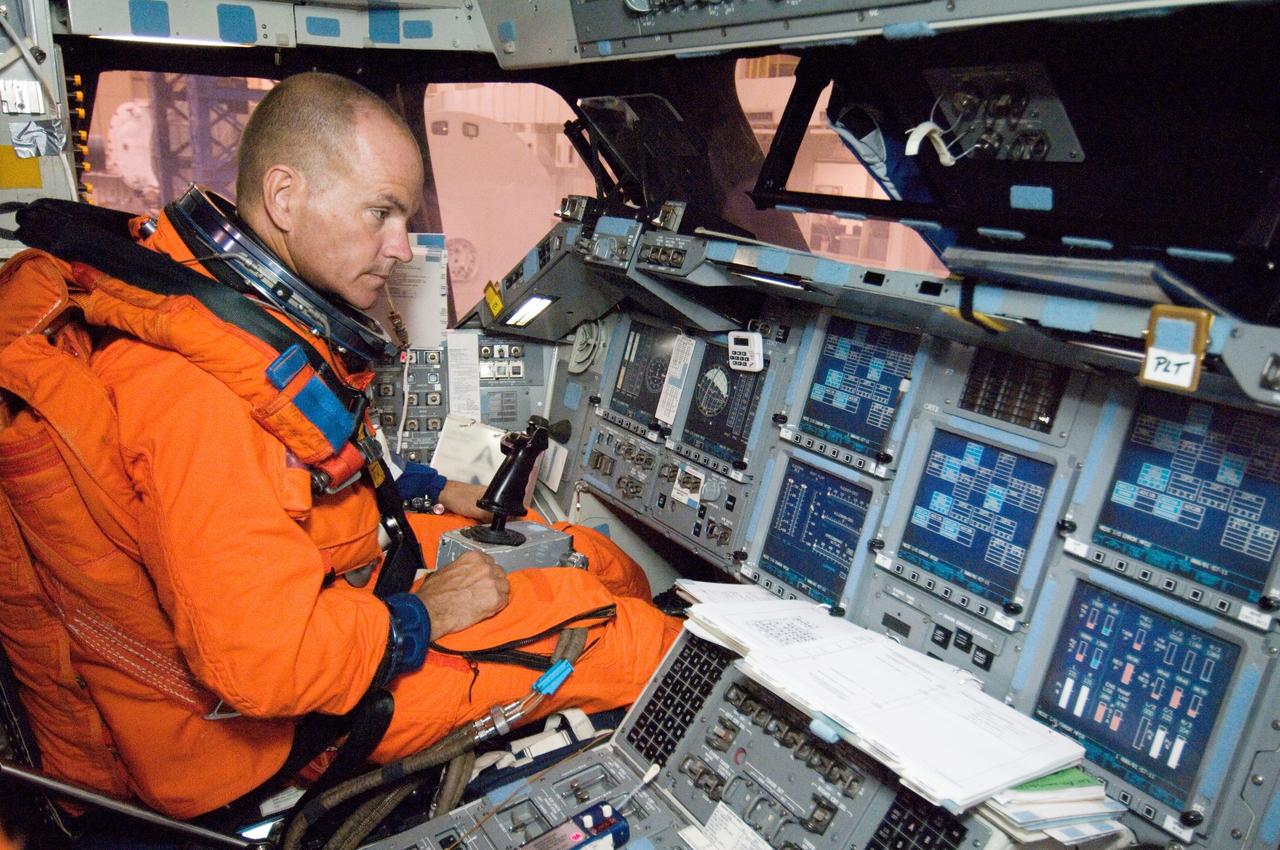 JSC2006-E-32647 (3 Aug. 2006) --- While seated at the commander's station, astronaut Frederick W. (Rick) Sturckow, STS-117 commander, participates in a training session in the crew compartment trainer (CCT-2) in the Space Vehicle Mockup Facility at Johnson Space Center. Sturckow is wearing a training version of his shuttle launch and landing suit.
