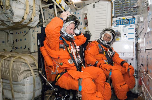 NASA image: STS-117 Crew Training during suited PI/DO Prep in CCT-II mockup