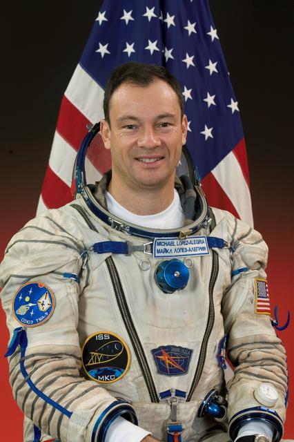 NASA image: Expedition 14 Preflight Activities