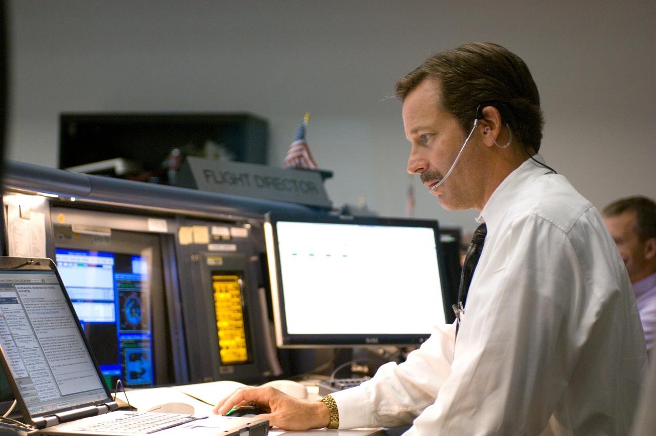 JSC2006-E-38928 (31 Aug. 2006) --- Flight director Rick LaBrode monitors data at his console in the Station (Blue) Flight Control Room in Houston's Mission Control Center during Expedition 13 mission activities.