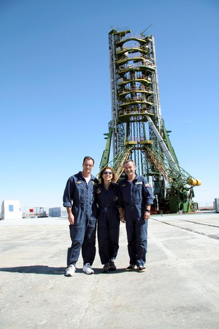 NASA image: Expedition 14 Preflight Activities