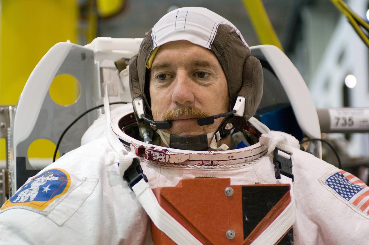 JSC2006-E-44646 (16 Oct. 2006) --- Astronaut James F. Reilly II, STS-117 mission specialist, attired in a training version of the Extravehicular Mobility Unit (EMU) spacesuit, is about to begin a training session in the waters of the Neutral Buoyancy Laboratory (NBL) near the Johnson Space Center.