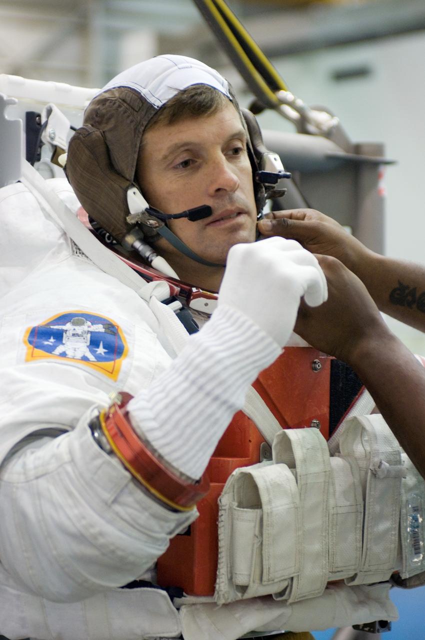 JSC2006-E-48961 (9 Nov. 2006) --- Astronaut Steven R. Swanson, STS-117 mission specialist, dons a training version of the Extravehicular Mobility Unit (EMU) spacesuit prior to being submerged in the waters of the Neutral Buoyancy Laboratory (NBL) near Johnson Space Center.