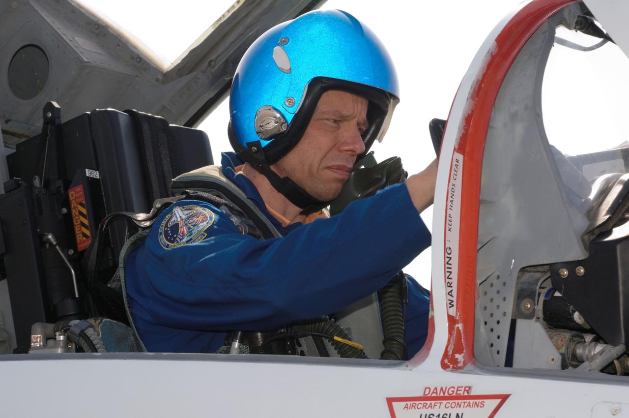 JSC2006-E-49055 (13 Nov. 2006) --- European Space Agency (ESA) astronaut Christer Fuglesang, STS-116 mission specialist, photographed in the rear station of a NASA T-38 trainer jet at Ellington Field near Johnson Space Center, prepares for a flight to the Kennedy Space Center, Florida.
