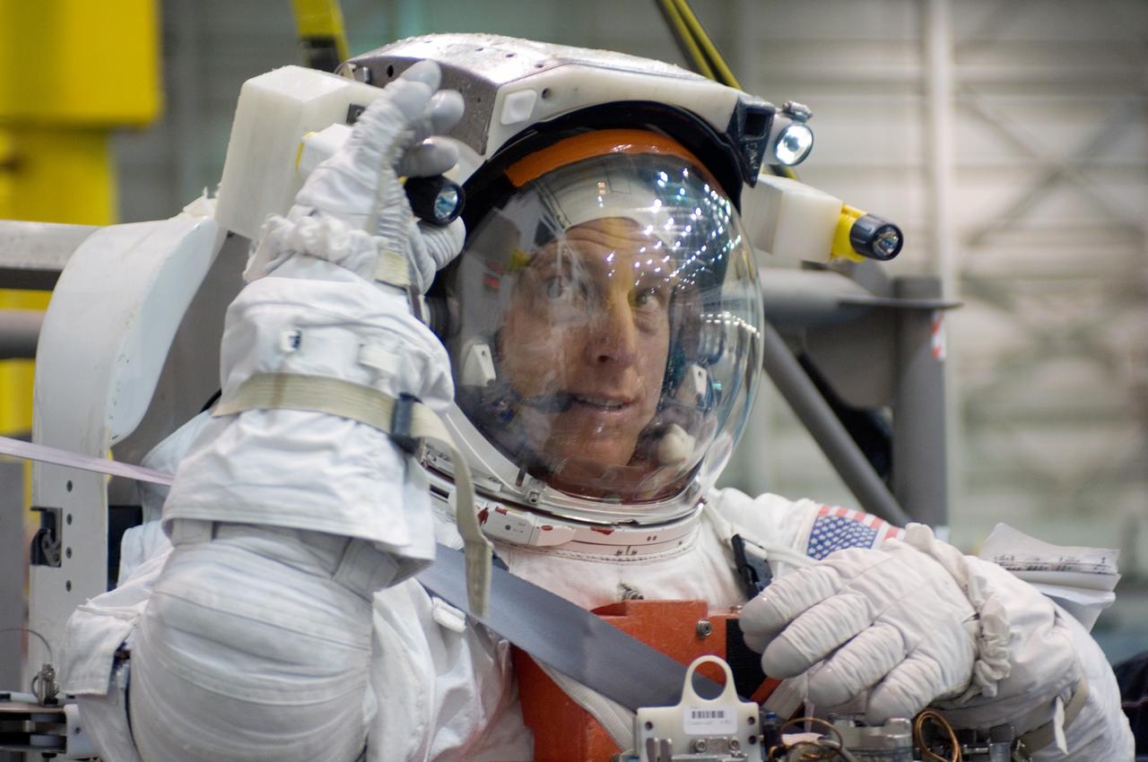 JSC2006-E-50943 (28 Nov. 2006) --- Astronaut Clayton C. Anderson, Expedition 15 NASA space station science officer and flight engineer, puts the final touches on the suit-up process with a training version of his Extravehicular Mobility Unit (EMU) spacesuit, prior to being submerged in the waters of the Neutral Buoyancy Laboratory (NBL) near Johnson Space Center.