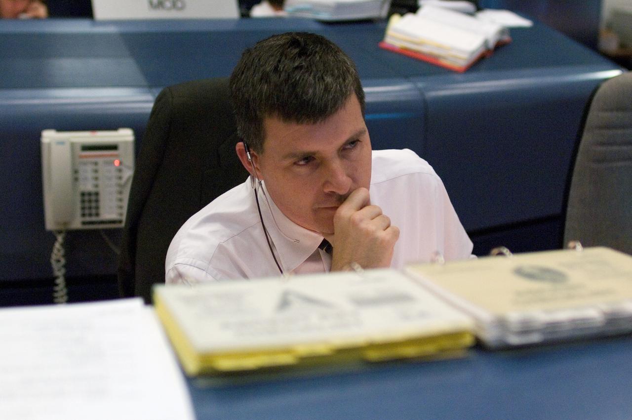 JSC2006-E-53281 (7 Dec. 2006) --- Steve Stich, STS-116 ascent flight director, monitors data and video at his console in the space shuttle flight control room within the Johnson Space Center's Mission Control Center. Flight controllers were anticipating the scheduled launch of the Space Shuttle Discovery several hundred miles away in Florida, but questionable weather conditions later caused postponement of the liftoff until Dec. 9.