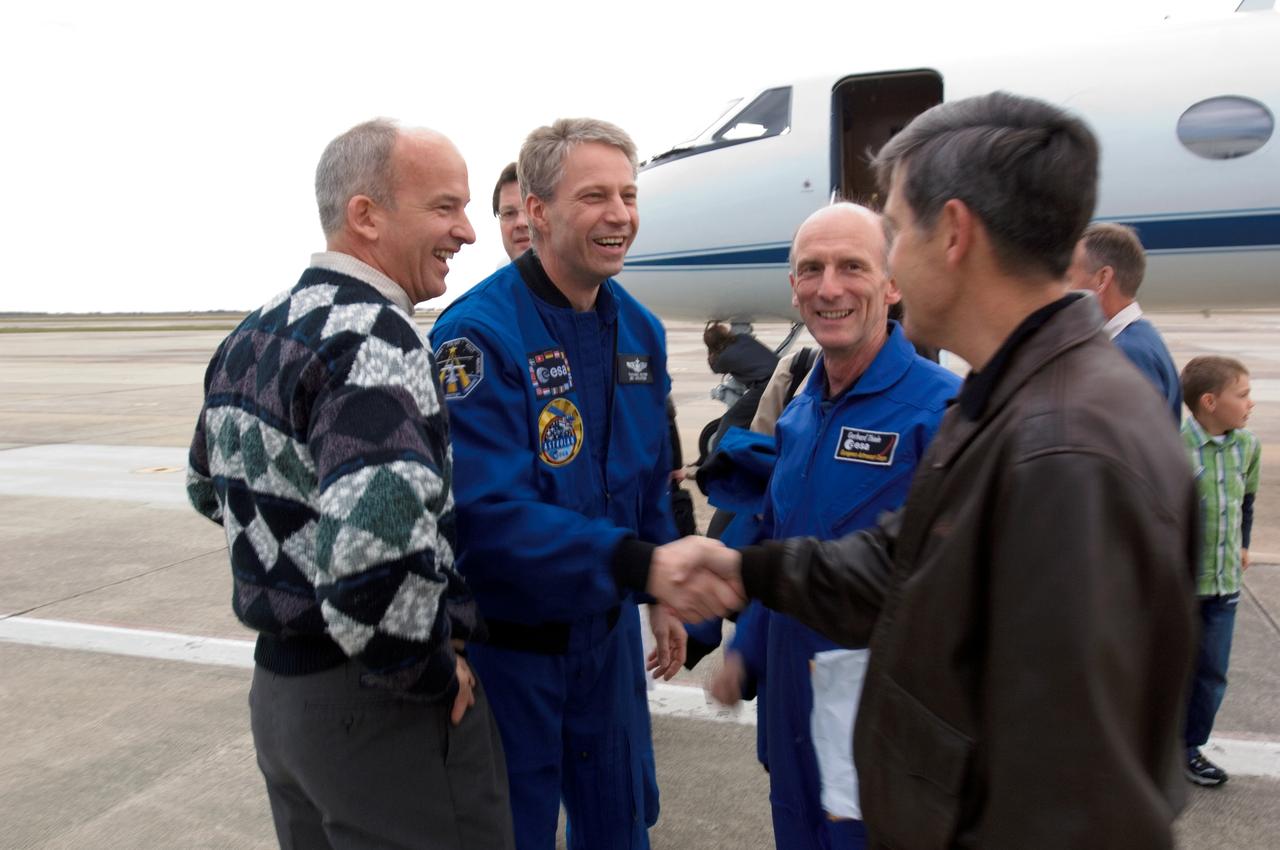 JSC2006-E-54836 (23 Dec. 2006) --- In this scene at Ellington Field, European Space Agency astronaut Thomas Reiter (second left, foreground) shakes hands with JSC deputy director Robert D. Cabana. Reiter had just arrived from Florida, along with the STS-116 crew. He completed half a year aboard the International Space Station before departing the station with the STS-116 astronauts, who landed at the Kennedy Space Center on Dec. 22. Part of Reiter's time onboard the orbital outpost was spent with astronaut Jeffrey N. Williams, left, Expedition 13 flight engineer and NASA station science officer. ESA astronaut Gerhard Thiele is also pictured.