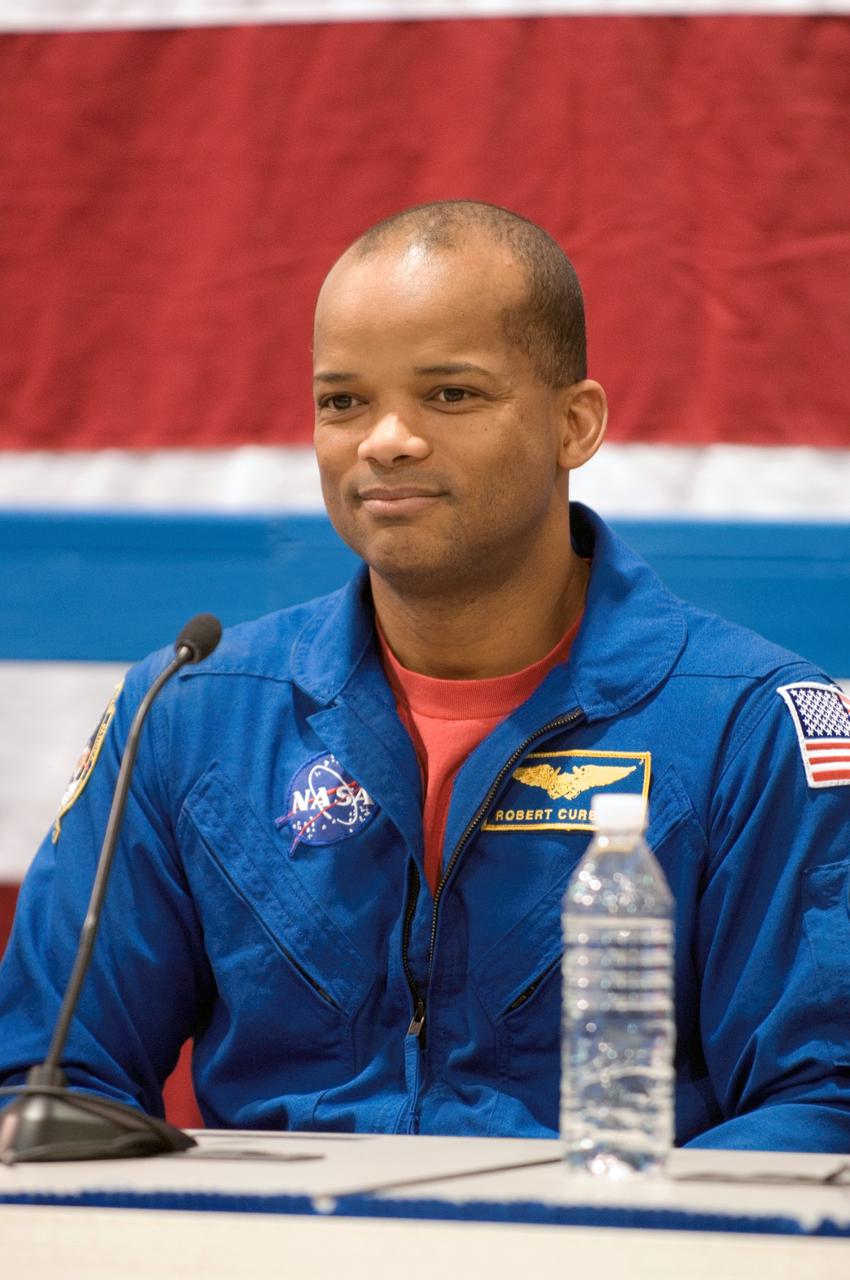JSC2006-E-54846 (23 Dec. 2006) --- Astronaut Robert L. Curbeam Jr., STS-116 mission specialist, who broke a record with four spacewalks on the recent 13-day flight, greets a crowd of well-wishers in Hangar 276 at Ellington Field, near the Johnson Space Center. He and his six crewmates briefly addressed the crowd, approximately 24 hours after a successful landing in Florida.