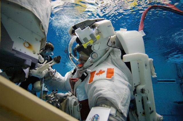 Dave Williams underwater at NBL during STS-118 EVA Training