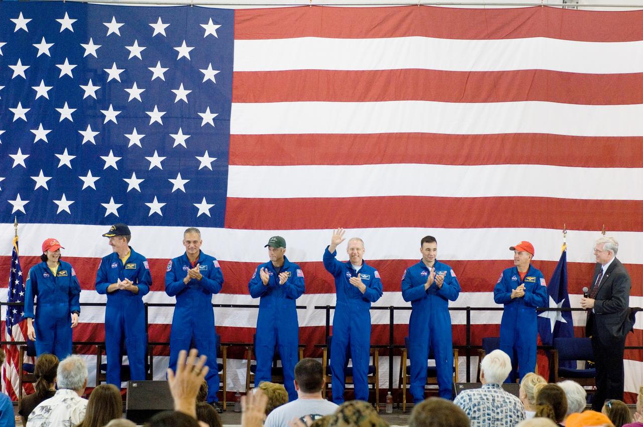 JSC2007-E-31803 (23 June 2007) --- The STS-117 crewmembers and Johnson Space Center's (JSC) director Michael L. Coats (right) are photographed during the STS-117 crew return ceremony on Saturday, June 23 at Ellington Field's Hangar 276 near JSC. From second right are astronauts Rick Sturckow and Lee Archambault, commander and pilot, respectively; Patrick Forrester, Steven Swanson, John "Danny" Olivas, Jim Reilly and Sunita Williams, all mission specialists. Williams, who was flight engineer on the Expedition 15 crew, achieved a new milestone, a record-setting flight at 194 days, 18 hours and 58 minutes, the longest single spaceflight ever by a female astronaut or cosmonaut.