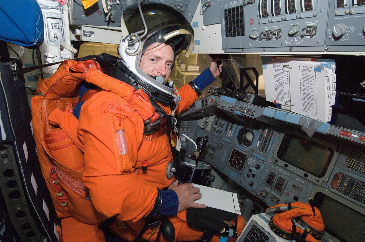 JSC2007-E-48207 (28 Sept. 2007) --- While seated at the commander's station, astronaut Mark E. Kelly, STS-124 commander, participates in a training session in the crew compartment trainer (CCT-2) in the Space Vehicle Mockup Facility at Johnson Space Center. Kelly is wearing a training version of his shuttle launch and entry suit.