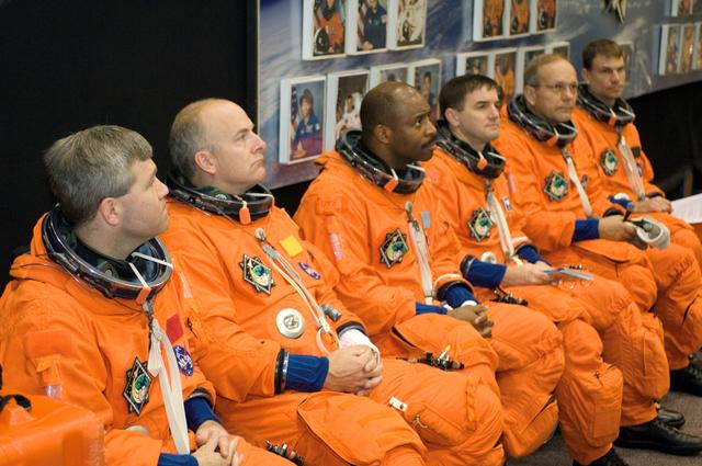 NASA image: STS-122 Preflight Training for Acent/Decent