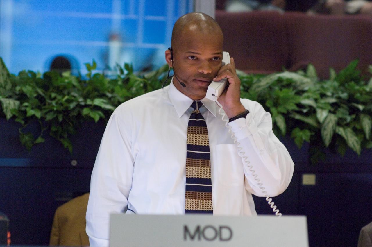 JSC2007-E-053902 (23 Oct. 2007) --- Robert L. Curbeam Jr., Deputy Director of Flight Crew Operations, photographed in the space shuttle flight control room of Johnson Space Center's Mission Control Center (MCC) during launch countdown activities a few hundred miles away in Florida, site of Space Shuttle Discovery's scheduled STS-120 launch. Liftoff occurred at 11:38 a.m. (EDT) on Oct. 23, 2007 from launch pad 39A at Kennedy Space Center.