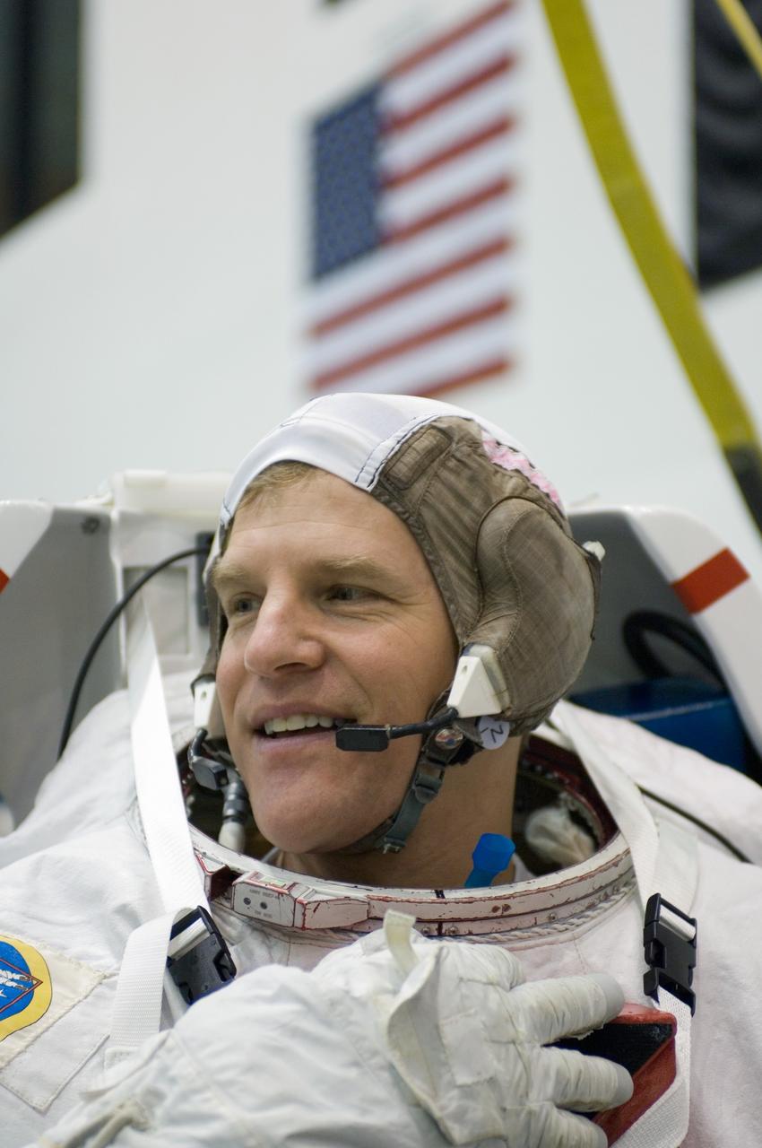 JSC2007-E-06532 (2 Feb. 2007) --- Astronaut Scott E. Parazynski, STS-120 mission specialist, attired in a training version of the Extravehicular Mobility Unit (EMU) spacesuit, awaits the start of a training session in the waters of the Neutral Buoyancy Laboratory (NBL) near Johnson Space Center.