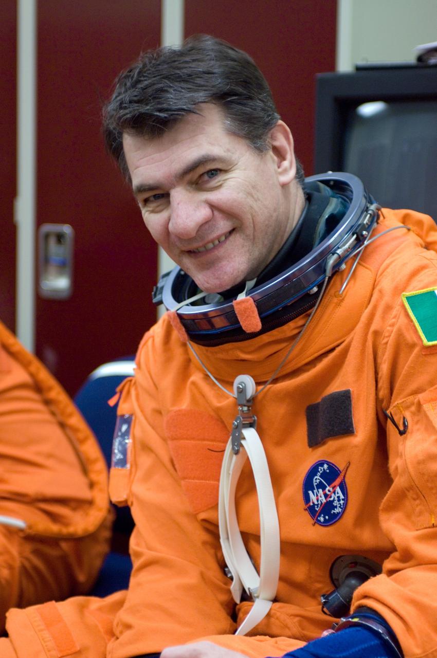 JSC2007-E-08807 (7 Feb. 2007) --- Attired in a training version of his shuttle launch and entry suit, European Space Agency (ESA) astronaut Paolo Nespoli, STS-120 mission specialist, awaits the start of a post insertion/de-orbit training session in one of the full-scale trainers (out of frame) in the Space Vehicle Mockup Facility at Johnson Space Center.