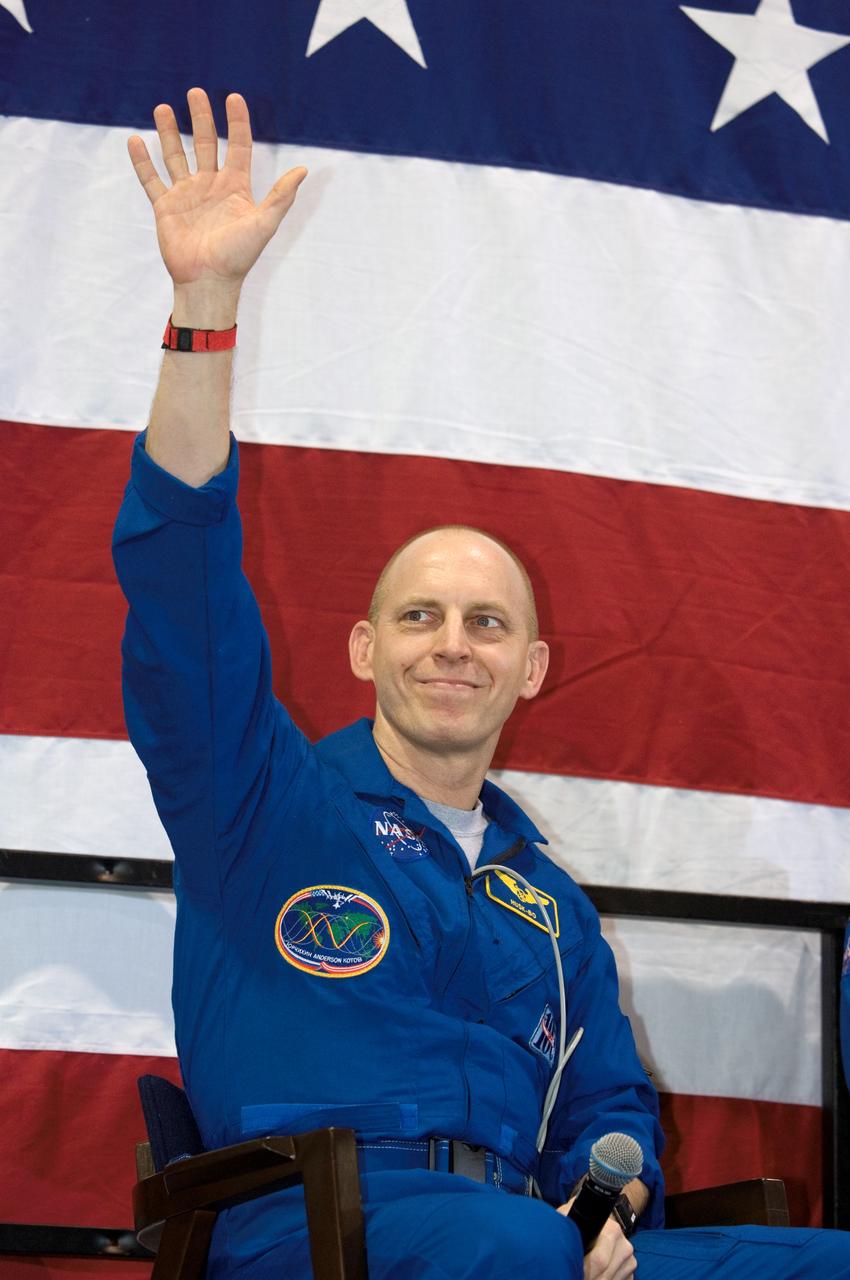 JSC2007-E-098009 (8 Nov. 2007) --- Astronaut Clay Anderson waves to a crowd of well-wishers on hand Nov. 8 at Houston's Ellington Field to greet the returning  STS-120 astronauts following the landing of Space Shuttle Discovery in Florida on Nov. 7. Anderson had been flight engineer onboard the International Space Station approximately five months before the undocking of the shuttle and station earlier this week.