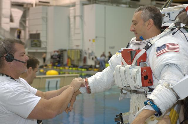 NASA image: STS-125 Crewmembers preparing for NBL dive