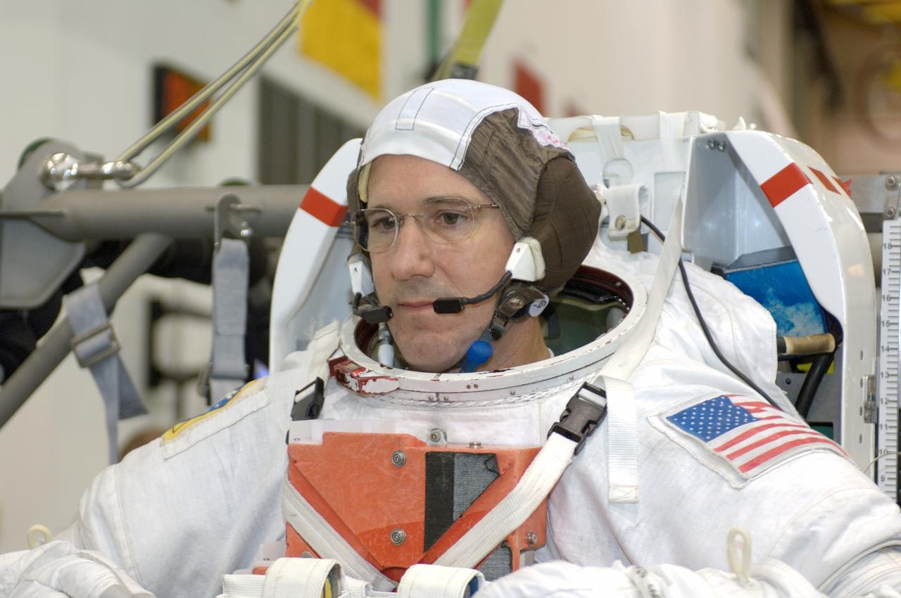 JSC2007-E-113597 (18 Dec. 2007) --- Astronaut Michael T. Good, STS-125 mission specialist, attired in a training version of the Extravehicular Mobility Unit (EMU) spacesuit, awaits the start of a training session in the waters of the Neutral Buoyancy Laboratory (NBL) near Johnson Space Center.