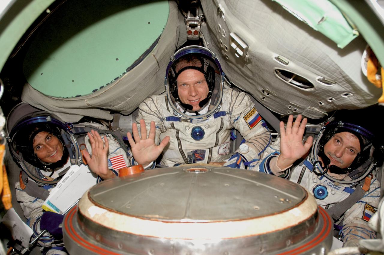 JSC2007-E-015405 (March 2007) --- Attired in their Russian Sokol launch and entry suits, NASA astronaut Sunita Williams, Expedition 15 flight engineer; along with Russian cosmonauts Oleg Kotov (center), flight engineer; and Fyodor Yurchikhin, commander, pose for a photo in a Soyuz mock-up during training in Star City, Russia at the Gagarin Cosmonaut Training Center (GCTC).