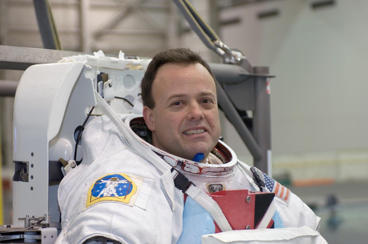 JSC2008-E-006612 (23 Jan. 2008) --- Attired in a training version of his Extravehicular Mobility Unit (EMU) spacesuit, astronaut Ronald J. Garan, STS-124 mission specialist, awaits the start of a training session in the waters of the Neutral Buoyancy Laboratory (NBL) near the Johnson Space Center.