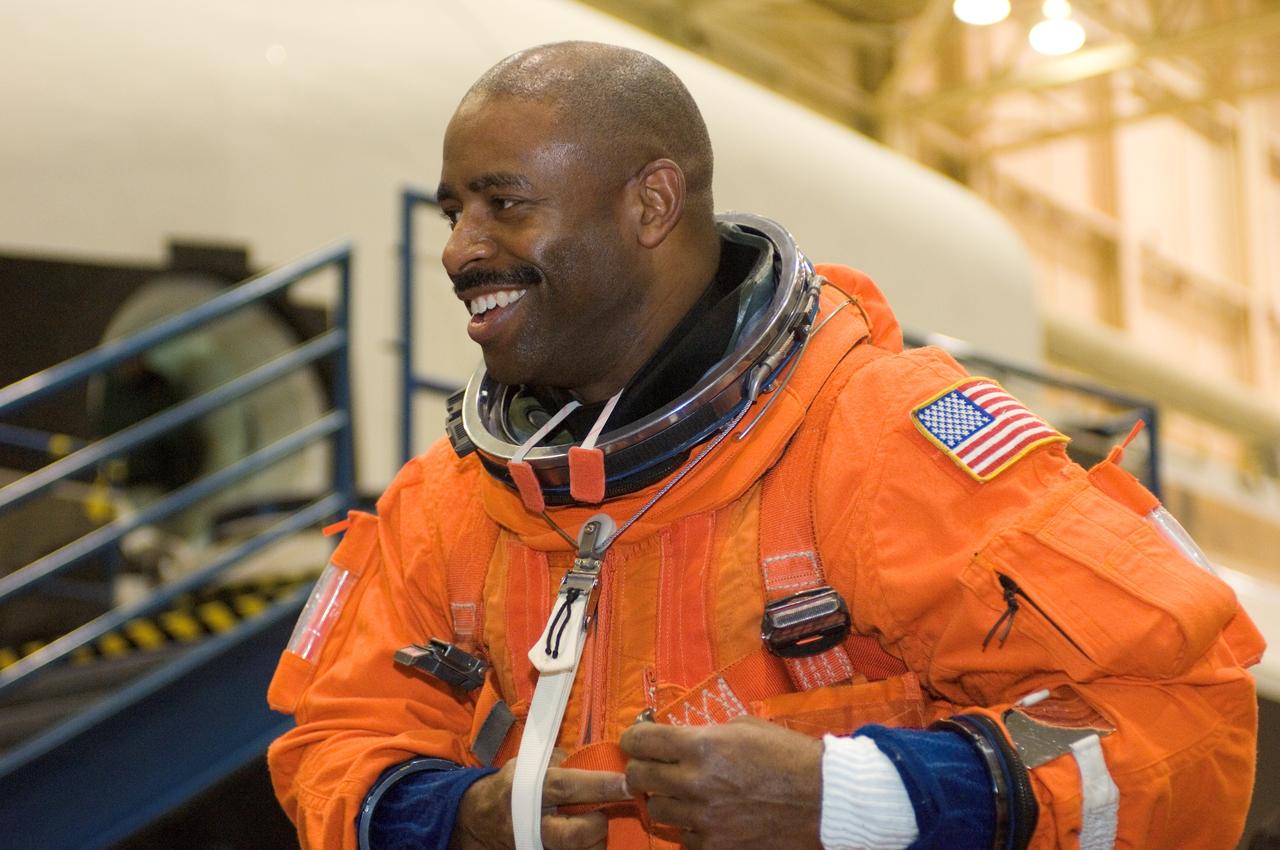 JSC2008-E-006645 (23 Jan. 2008) --- Astronaut Leland Melvin, STS-122 mission specialist, dons a training version of his shuttle launch and entry suit in preparation for a training session in the Space Vehicle Mockup Facility at the Johnson Space Center.