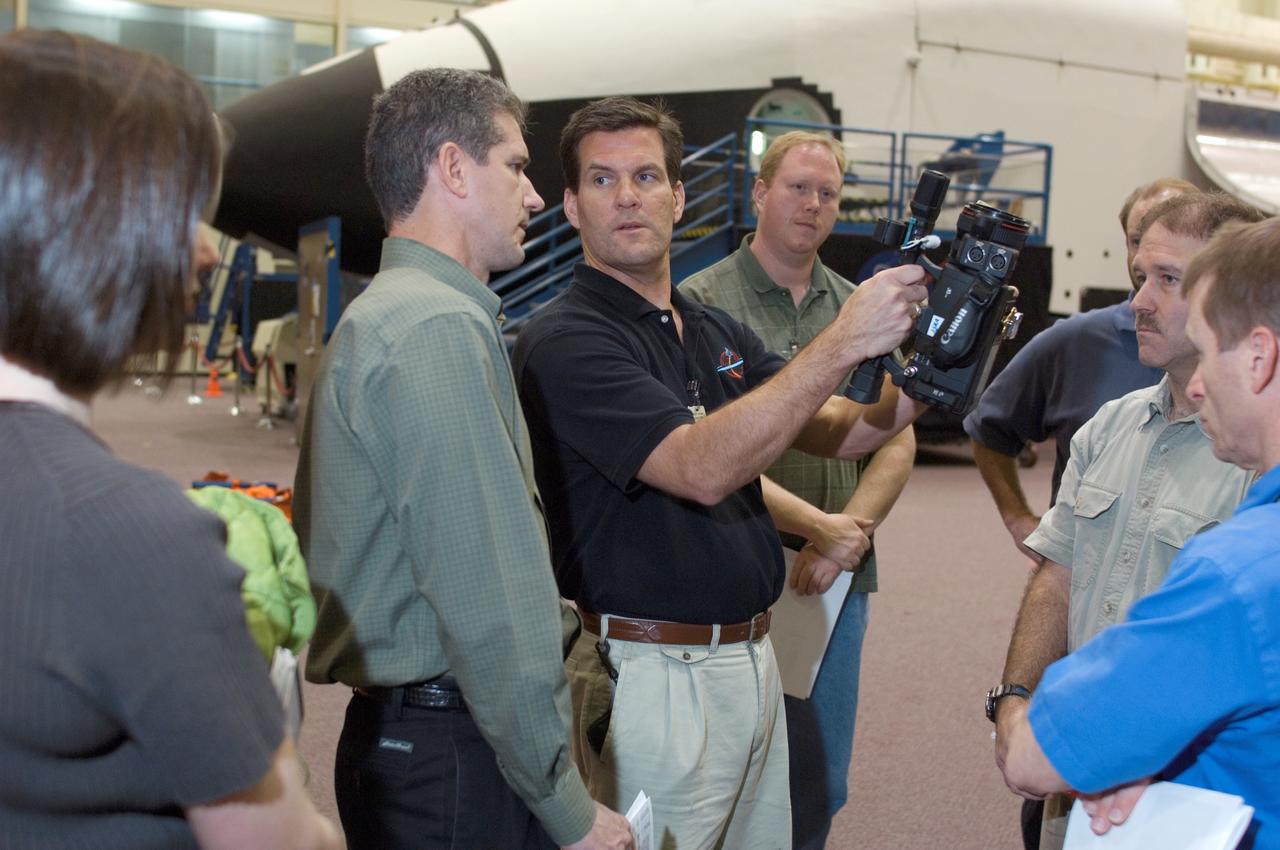 JSC2008-E-008416 (29 Jan. 2008) --- United Space Alliance (USA) instructor David L. Williams (center) briefs STS-125 crewmembers during a training session in the Space Vehicle Mockup Facility at the Johnson Space Center. Crewmembers pictured are K. Megan McArthur (left), Michael T. Good, John M. Grunsfeld (second right), all mission specialists; and Gregory C. Johnson (right), pilot.