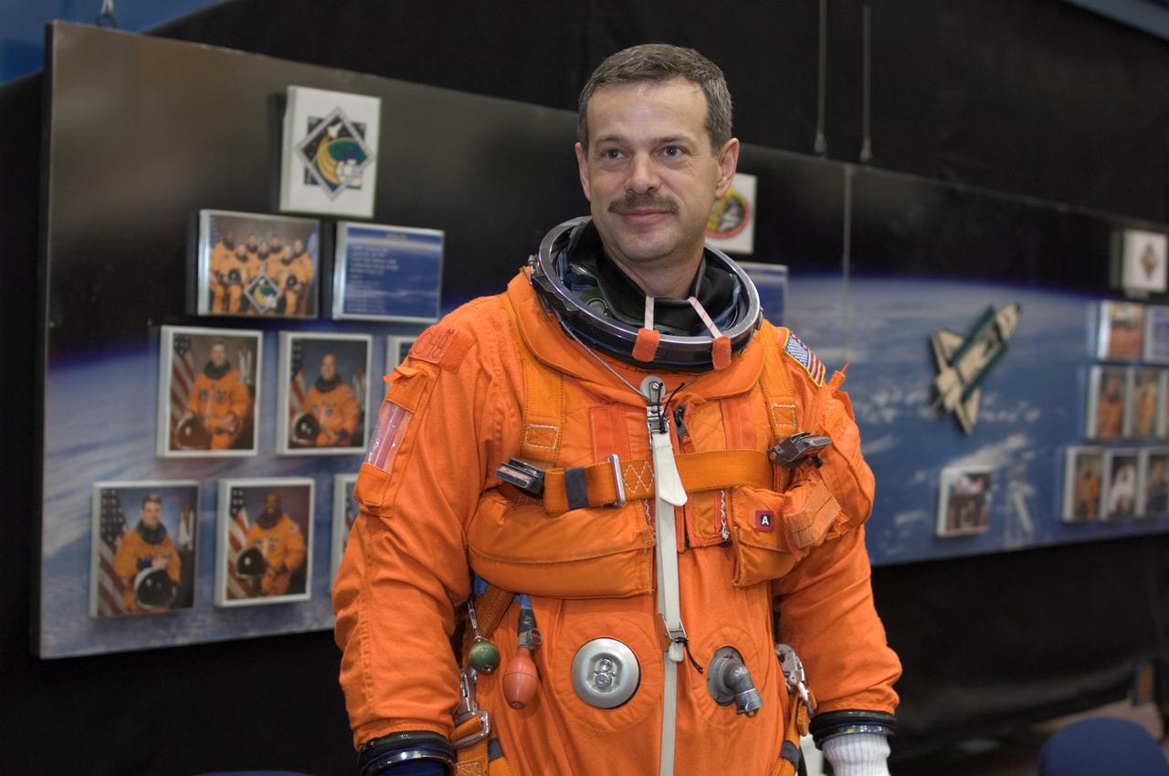 JSC2008-E-008442 (29 Jan. 2008) --- Attired in a training version of his shuttle launch and entry suit, astronaut Scott D. Altman, STS-125 commander, awaits the start of a training session in the Space Vehicle Mockup Facility at Johnson Space Center.