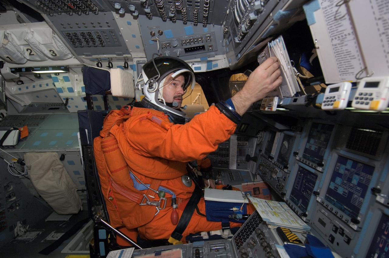 JSC2008-E-008461 (29 Jan. 2008) --- While seated at the commander's station, astronaut Scott D. Altman, STS-125 commander, participates in a post insertion/de-orbit training session in the crew compartment trainer (CCT-2) in the Space Vehicle Mockup Facility at Johnson Space Center. Altman is wearing a training version of his shuttle launch and entry suit.