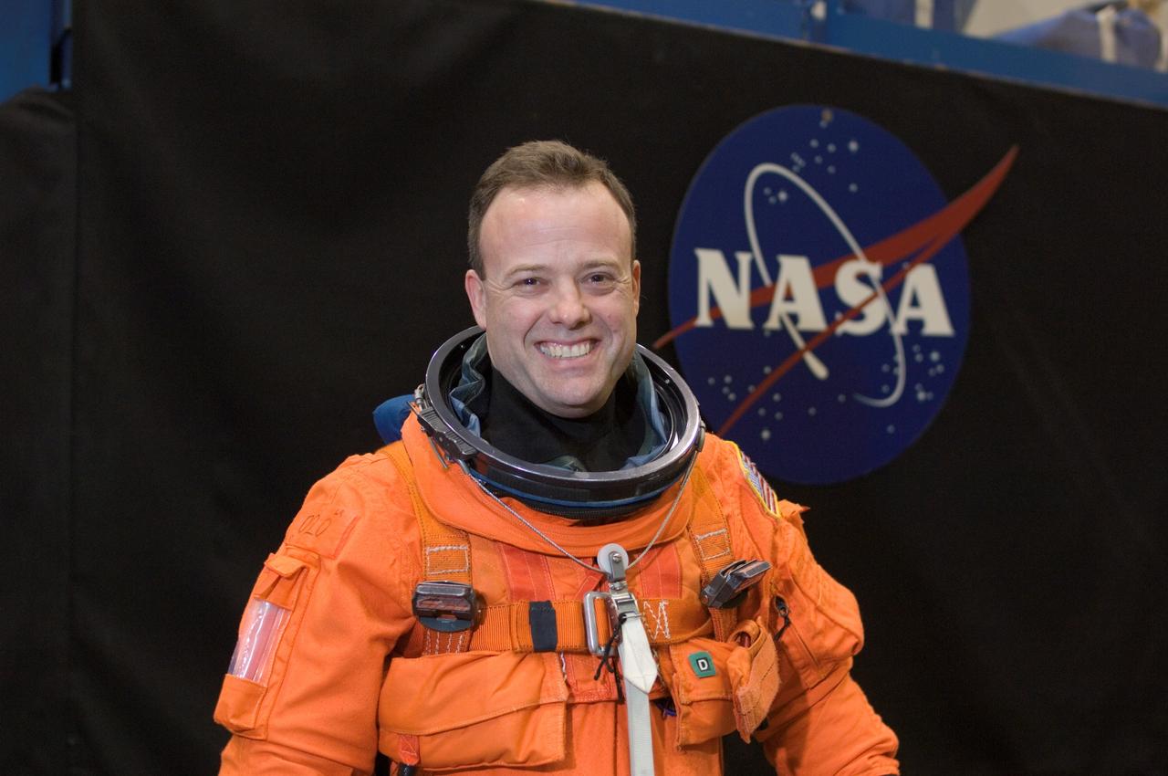 JSC2008-E-009434 (31 Jan. 2008) --- Attired in a training version of his shuttle launch and entry suit, astronaut Ronald J. Garan, STS-124 mission specialist, awaits the start of a training session in the Space Vehicle Mockup Facility at Johnson Space Center.