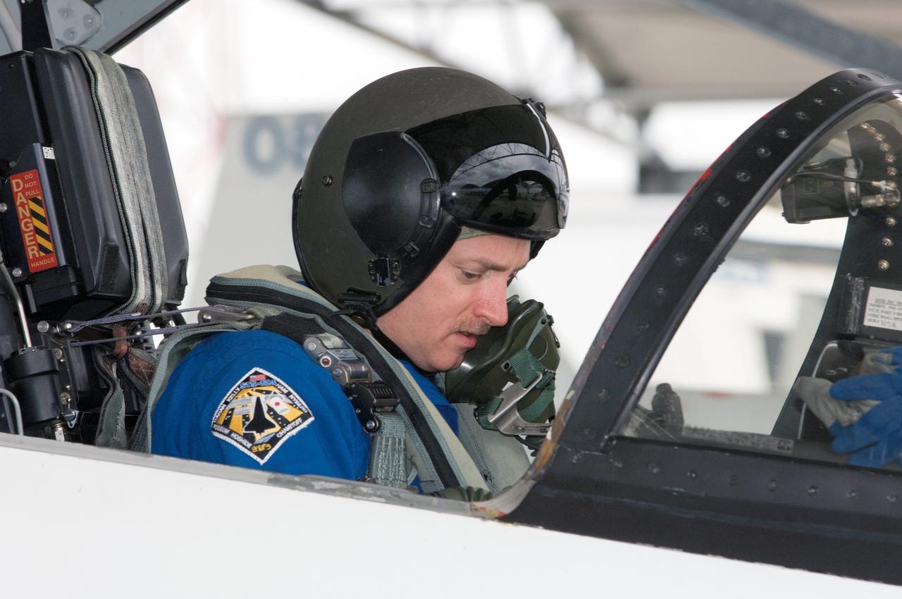 JSC2008-E-038917 (6 May 2008) --- Astronaut Mark Kelly, STS-124 commander, prepares for a flight in a NASA T-38 trainer jet from Ellington Field near NASA's Johnson Space Center to Kennedy Space Center, Florida.