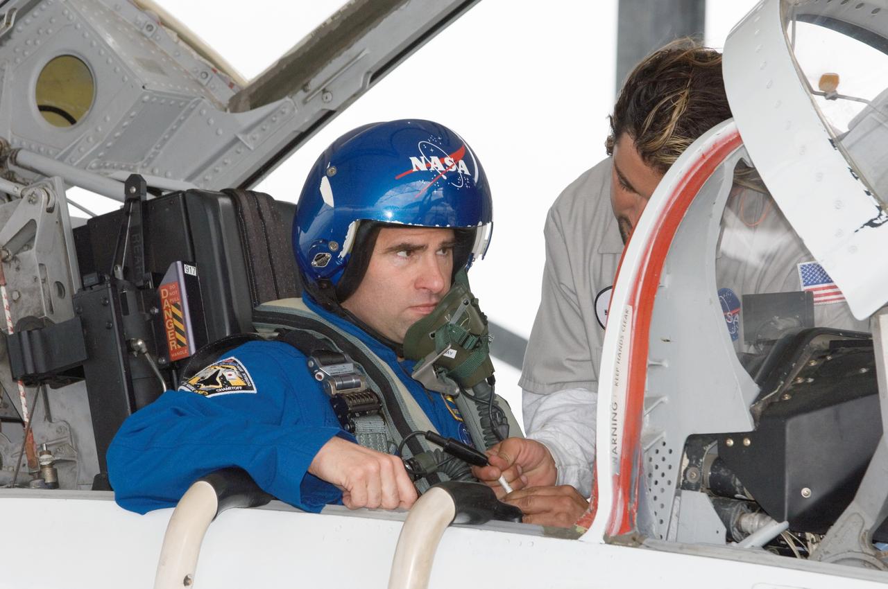 JSC2008-E-038919 (6 May 2008) --- Astronaut Greg Chamitoff, STS-124 mission specialist, photographed in the rear station of a NASA T-38 trainer jet, prepares for a flight from Ellington Field near NASA's Johnson Space Center to Kennedy Space Center, Florida. Chamitoff is scheduled to join Expedition 17 as flight engineer after launching to the International Space Station on mission STS-124.