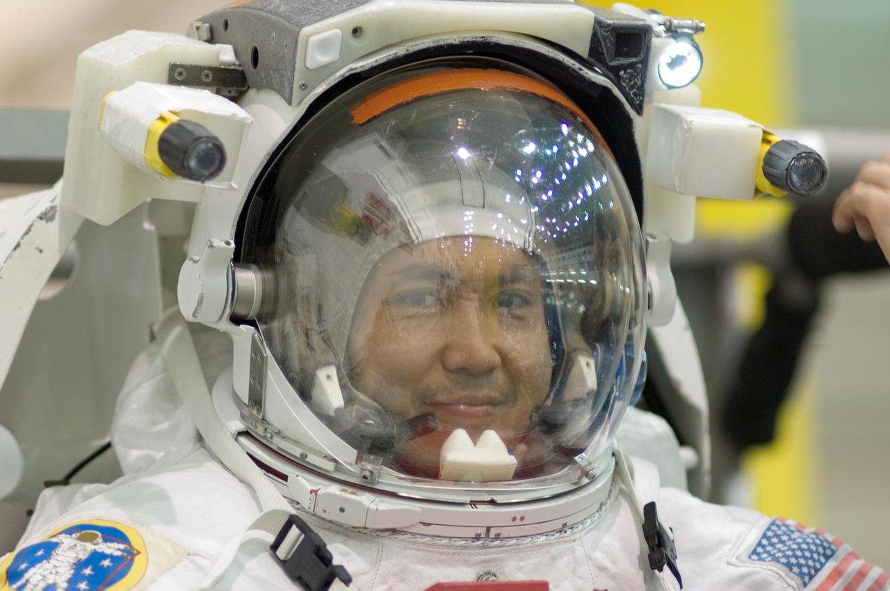JSC2008-E-039248 (12 May 2008) --- Attired in a training version of the Extravehicular Mobility Unit (EMU) spacesuit, Japan Aerospace Exploration Agency (JAXA) astronaut Koichi Wakata, Expedition 18 flight engineer, awaits the start of a training session in the waters of the Neutral Buoyancy Laboratory (NBL) near NASA's Johnson Space Center.