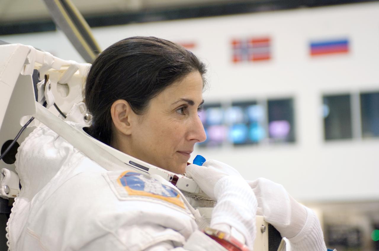 JSC2008-E-044822 (4 June 2008) --- NASA astronaut Nicole Stott, Expedition 20/21 flight engineer, prepares for a training session in the waters of the Neutral Buoyancy Laboratory (NBL) near NASA's Johnson Space Center. Stott is wearing a training version of her Extravehicular Mobility Unit (EMU) spacesuit.