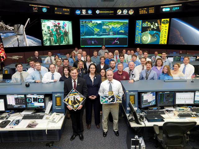 NASA image: STS-124/1J ISS Orbit 3 flight control team portrait