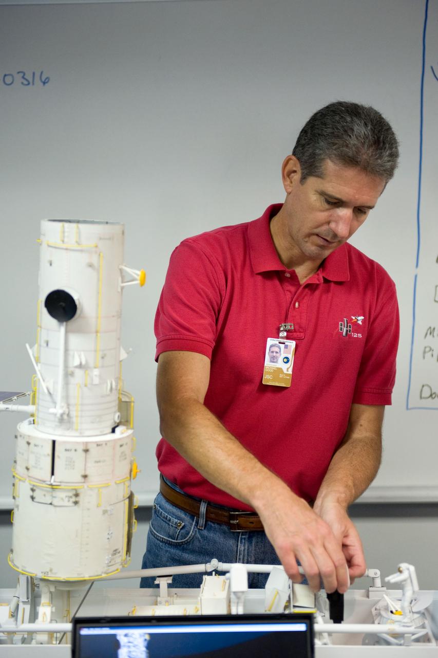 JSC2008-E-118434 (26 Sept. 2008) --- Astronaut Michael Good, STS-125 mission specialist, participates in a training session in the simulation control area in the Neutral Buoyancy Laboratory (NBL) at the Sonny Carter Training Facility near NASA's Johnson Space Center.