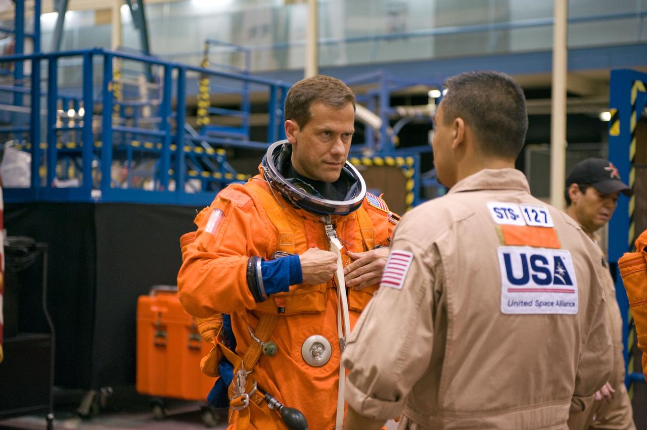 STS-127 Post-Insertion Training. Building 9 - CCT II mockup.