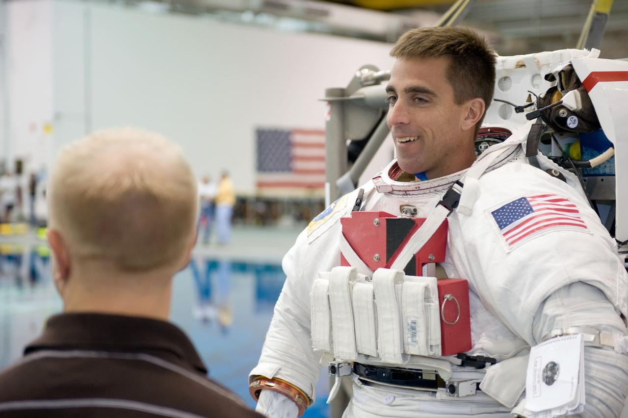 JSC2008-E-124033 (20 Oct. 2008) --- Astronaut Christopher Cassidy, STS-127 mission specialist, attired in a training version of his Extravehicular Mobility Unit (EMU) spacesuit, awaits the start of a training session in the waters of the Neutral Buoyancy Laboratory (NBL) near NASA's Johnson Space Center.