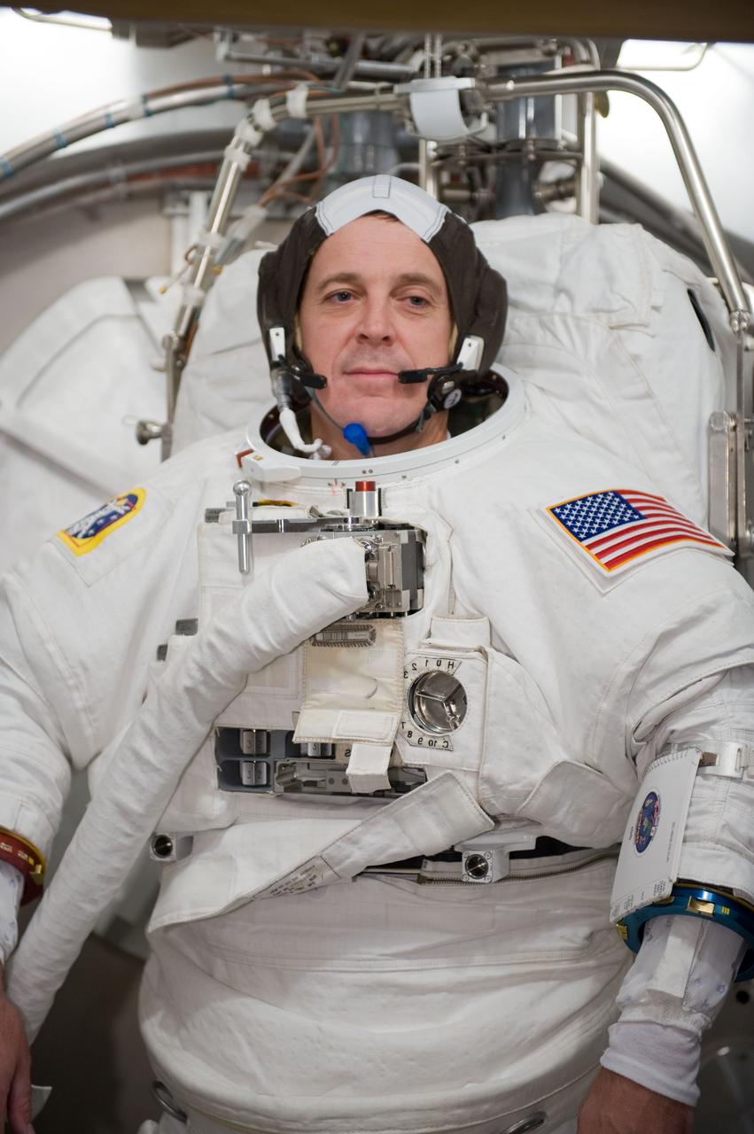 Date: 11-04-08 Location: Bldg 7, SSATA Subject: SSATA crew training and EMU verification for STS-119 crew member Ricky Arnold. STB-SS-1862 Photographer: Blair