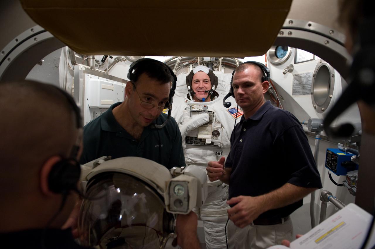 Date: 11-04-08 Location: Bldg 7, SSATA Subject: SSATA crew training and EMU verification for STS-119 crew member Ricky Arnold. STB-SS-1862 Photographer: Blair