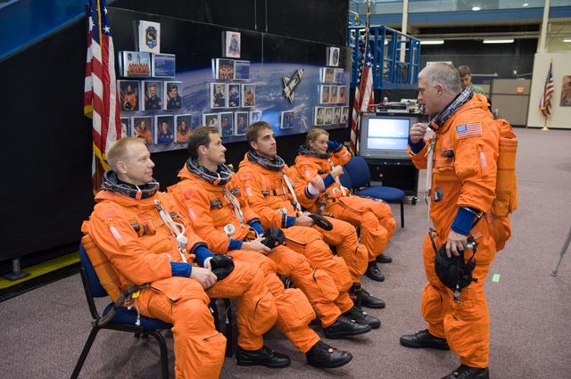 NASA image: Place on IO/STS Missions/STS-127 Preflight.