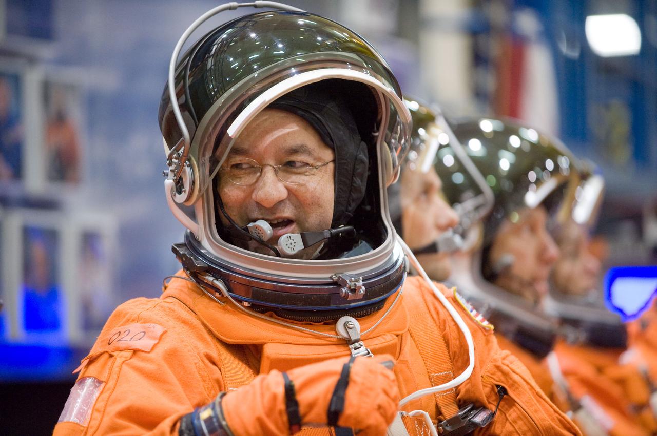 JSC2008-E-139811 (12 Nov. 2008) --- Astronaut Mark Polansky, STS-127 commander, attired in a training version of his shuttle launch and entry suit, awaits the start of a training session in the Space Vehicle Mock-up Facility at NASA's Johnson Space Center.