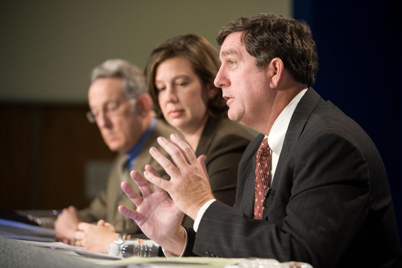 PHOTO DATE: 11-17-08 LOCATION: Bldg 2N, 212 SUBJECT: Photographic support for Media Services: Photograph STS-126 Flight Day 3 Mission Status Briefing. PHOTOGRAPHER: JAMES BLAIR