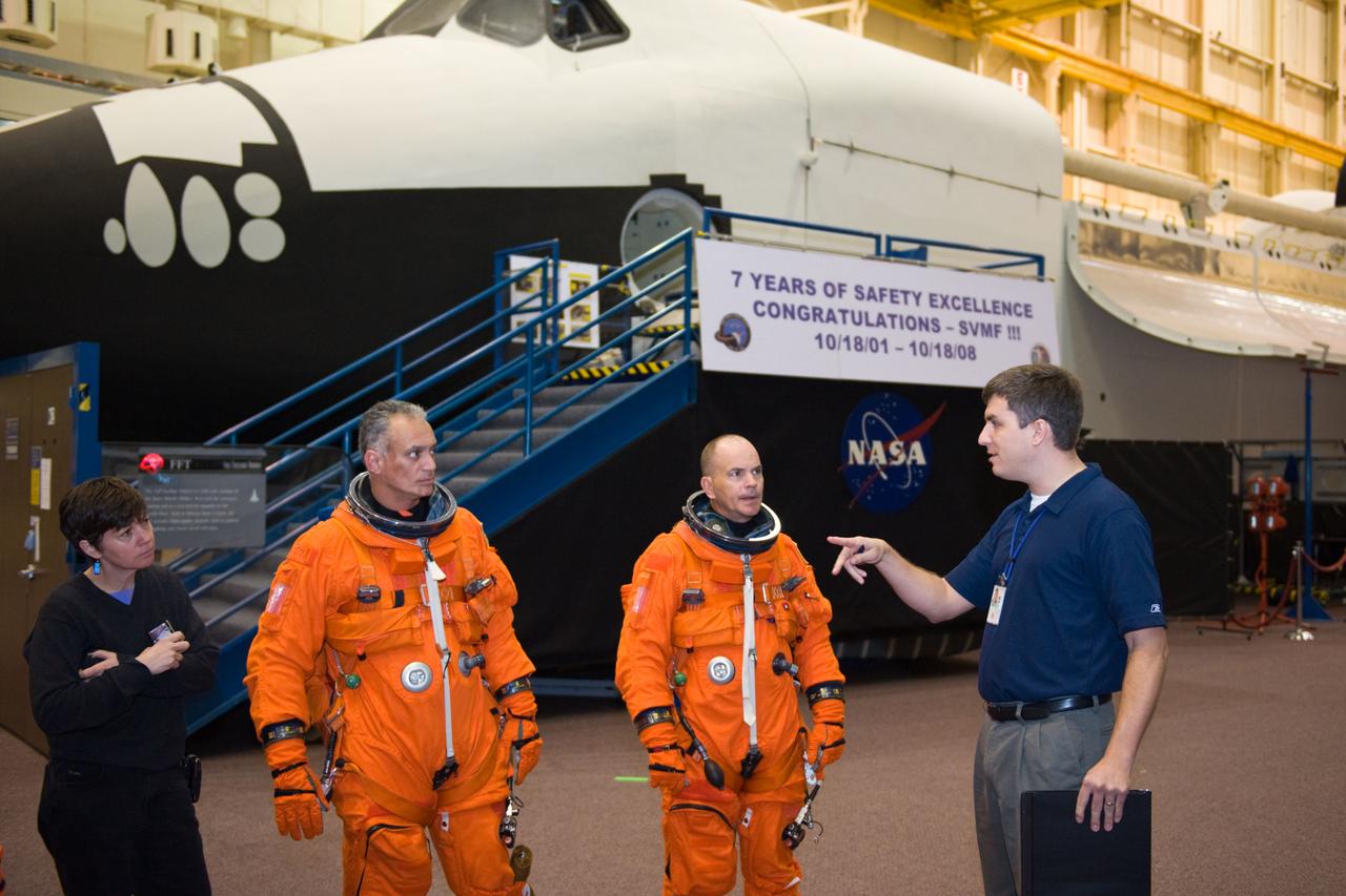 PHOTO DATE: 01-08-09 LOCATION: Bldg. 9NW - CCT II Mockup SUBJECT:  STS-128 crew during CCT BAILOUT with Expedition astronaut Nicole Stott. PHOTOGRAPHER: Devin Boldt