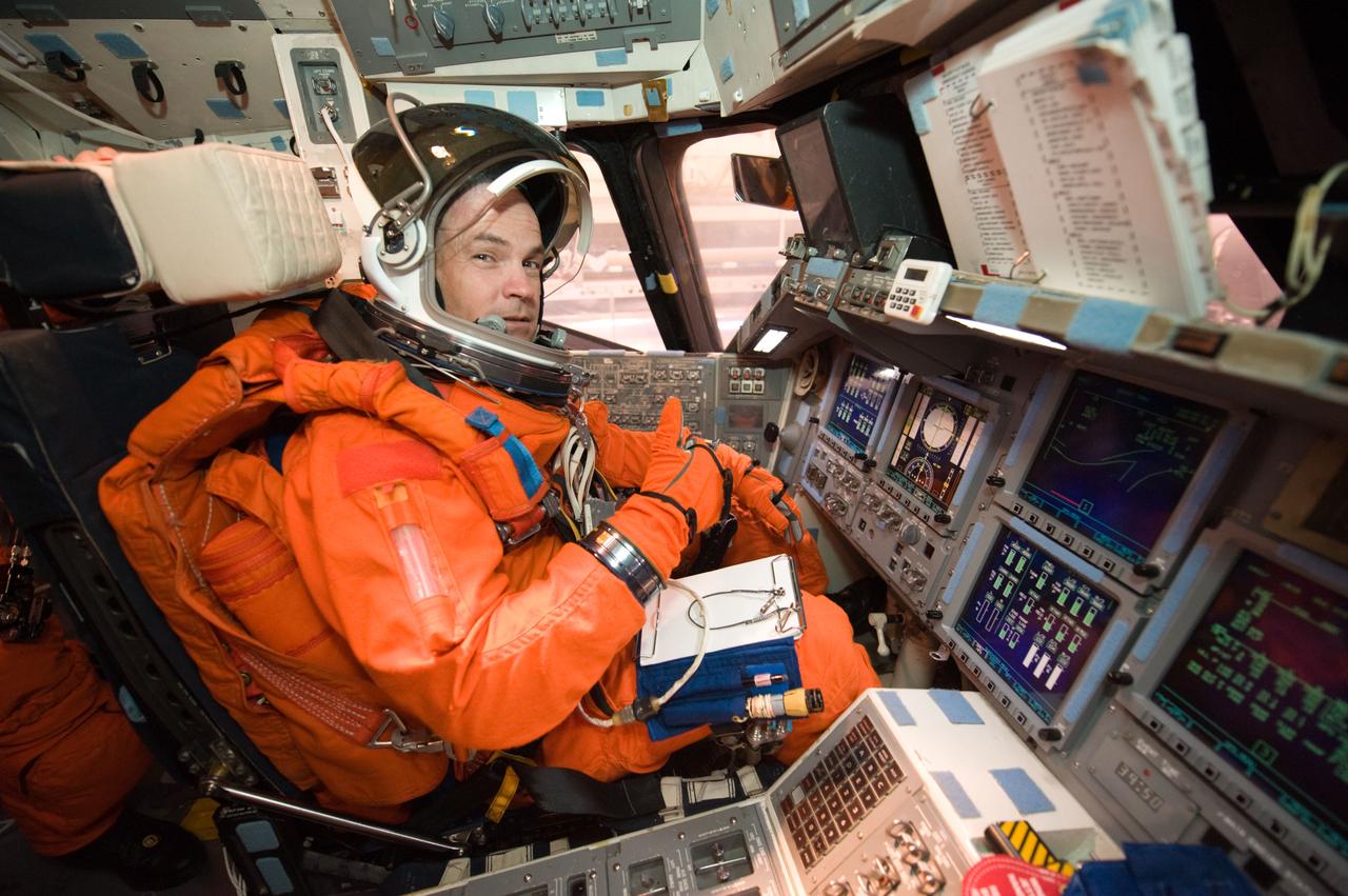 STS-128 crew during CCT BAILOUT with Expedition astronaut Nicole Stott. 