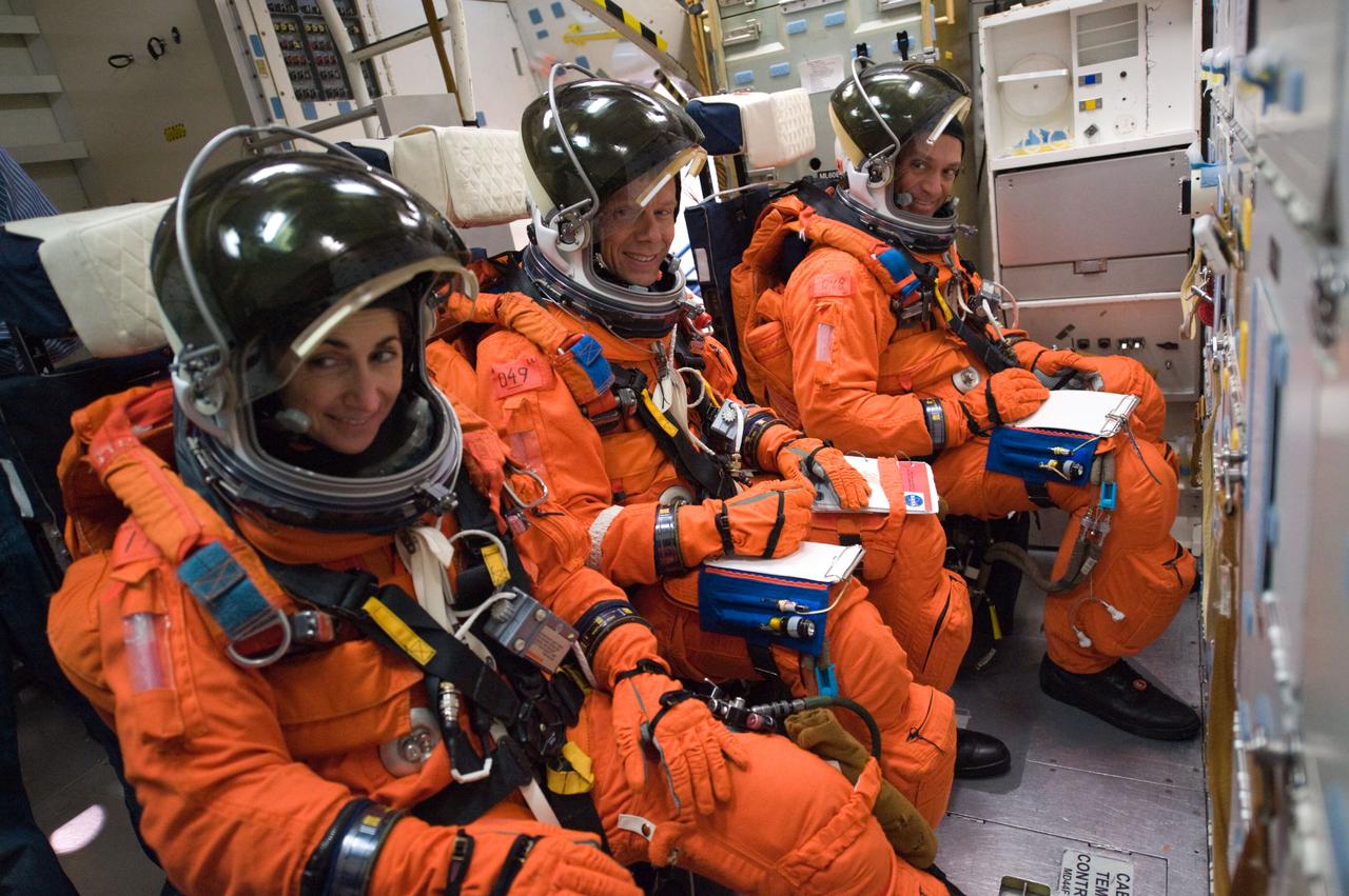 STS-128 crew during CCT BAILOUT with Expedition astronaut Nicole Stott. 